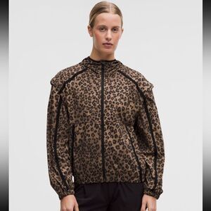NWT XS Transformable Windbreaker Rain Jacket Lululemon True Leopard Multi Brown